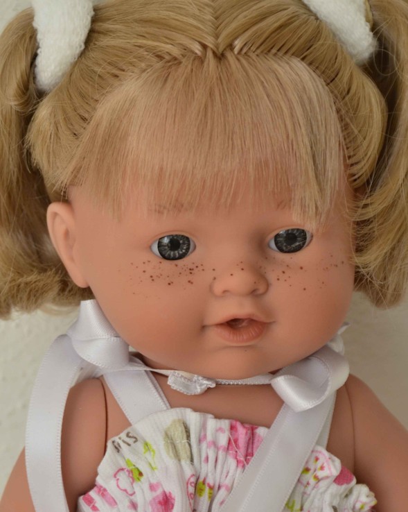 Realistická panenka Selma od firmy Lamagik ze Španělska