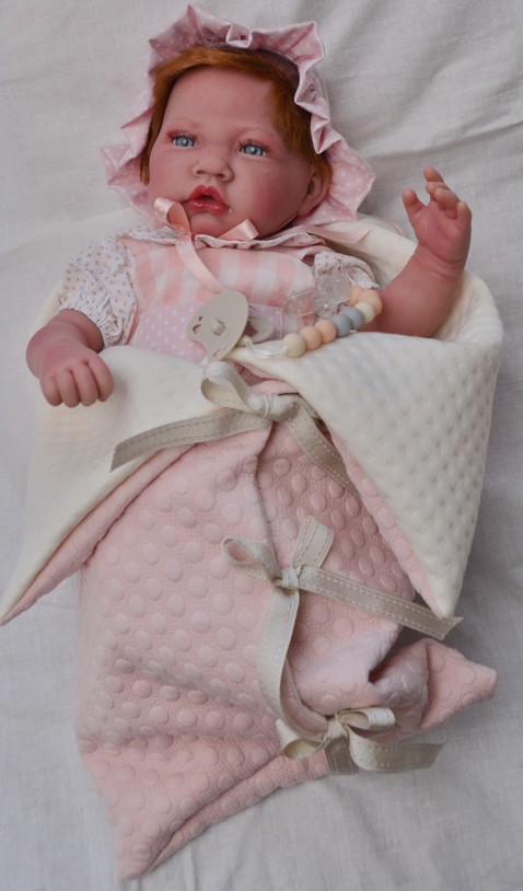 Sweet Reborn -miminko s zrzavými vlásky ve spacím pytli od Antonio Juan