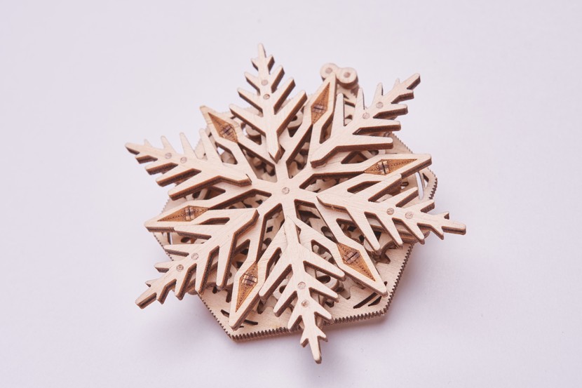 Wood Trick  "Sněhová vločka" - 3D dřevěné mechanické puzzle 