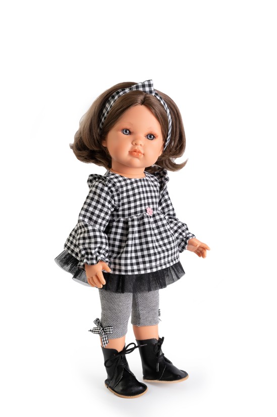 Realistická panenka  Bella v černo-bílých kostkovaných šatech  od firmy Antonio Juan ze Španělska
