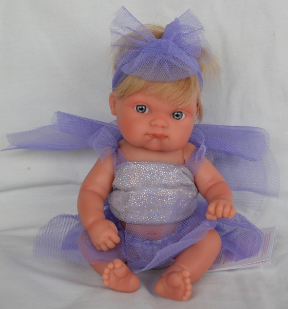 Realistická panenka - holčička - blonďatá víla Mufly ve fialových šatech  od Antonio Juan