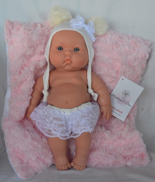 Realistické miminko - holčička Betty na růžovém polštářku od španělské firmy Marina & Pau