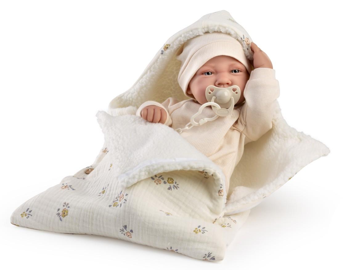 Antonio Juan – realistická panenka miminko Lua ve spacím pytli s beránkem 