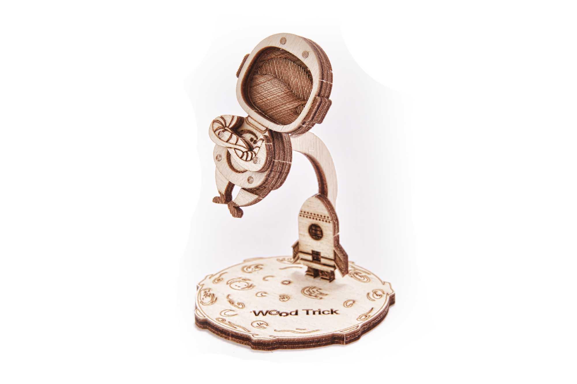 Wood Trick "Kosmonaut" - "Woodik Astronaut" - 3D dřevěné mechanické puzzle