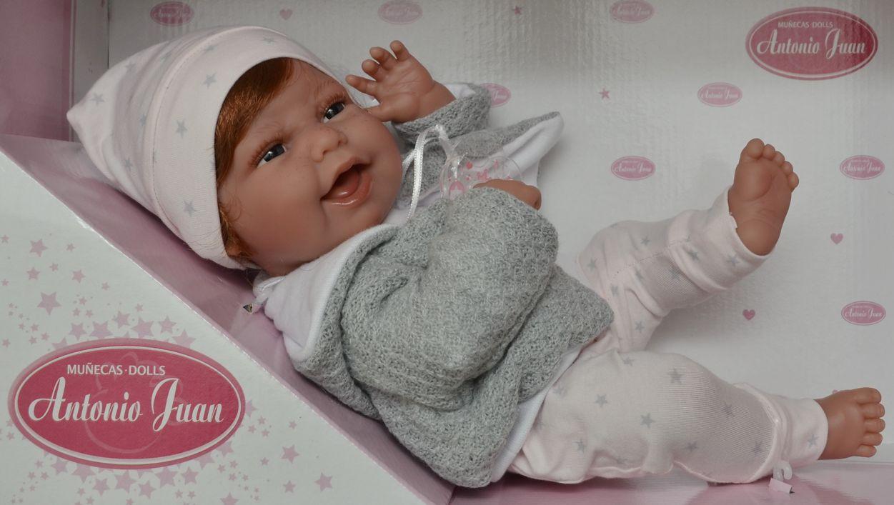 Realistické miminko Antonio Juan - holčička Clara v šedém kabátku s kapucou