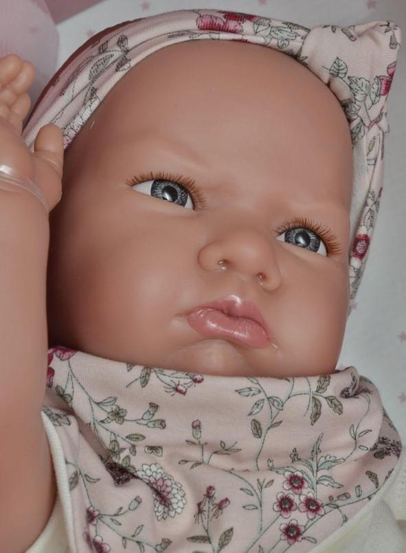 Reborn miminko -  Můj první reborn -Berta v soupravičce s kvítky   od Antonio Juan