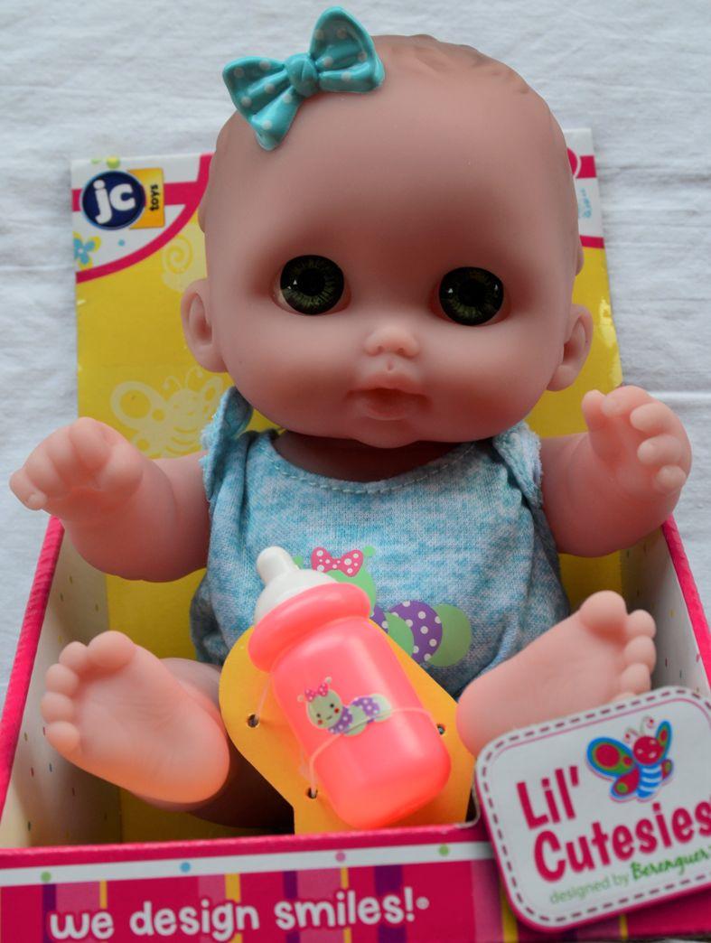 EIbbi - panenka s modrou mašličkou od firmy JC Toys ze Španělska