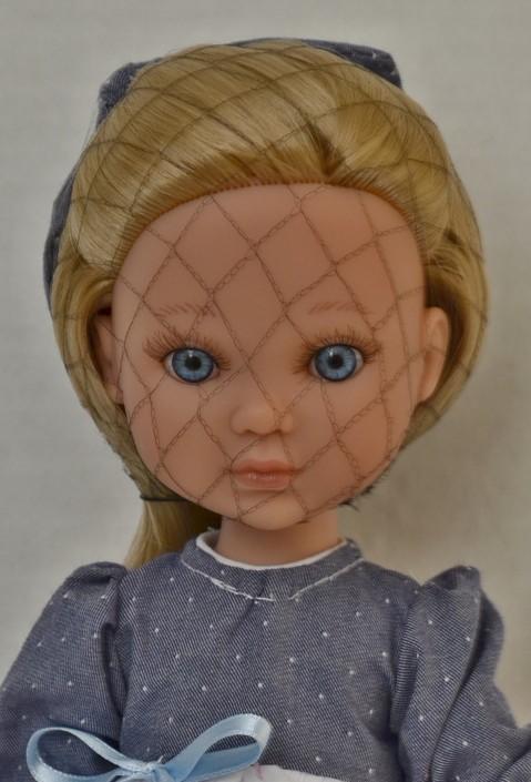 Panenka - Eva s klouby - v šedobílých šatech  od firmy Berjuan