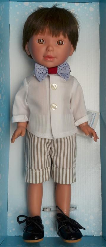 Realistická panenka chlapeček Paul v bílé košili s motýlkem od firmy Vestida de Azul