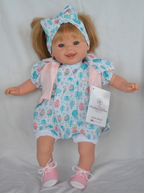 Realistická panenka  Marika v šatech s roztomilými prasátky od španělské firmy Marina & Pau