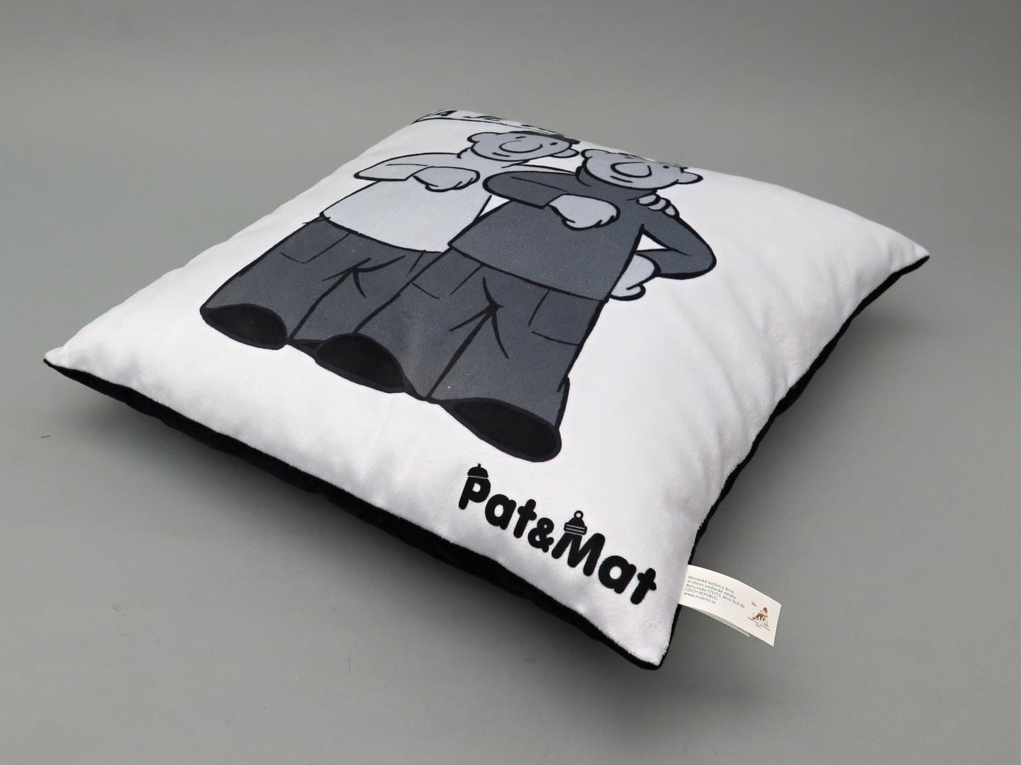 Polštářek - Pat a Mat "A je to!" černobílý od firmy MÚ Brno