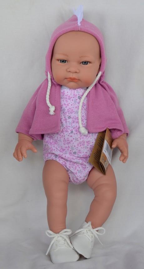 Realistické miminko - holčička - Menší Jenny ve fialové mikině s kapucí s kohoutem od firmy Lamagik