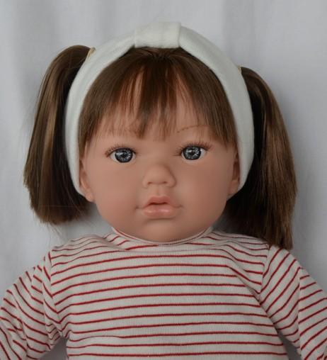 Realistické miminko - holčička Alina v červeno-bílých pruhovaných šatech od španělské firmy Marina & Pau