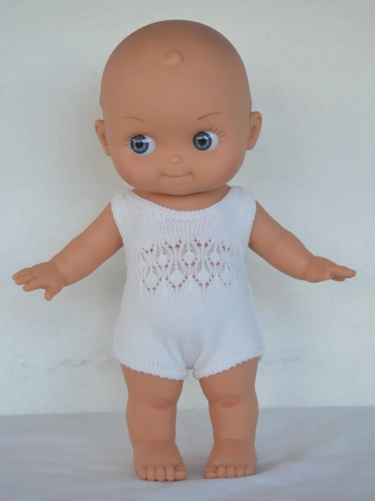 Panenka Mini Panchas - modré oči- v bílém pyžámku ze Španělska