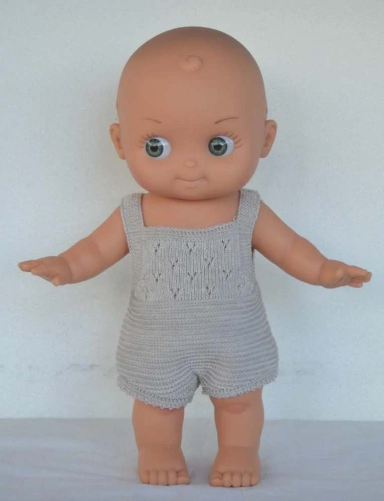 Panenka holčička Mini Panchas - zelené oči - v stříbrnošedých kraťasech ze Španělska