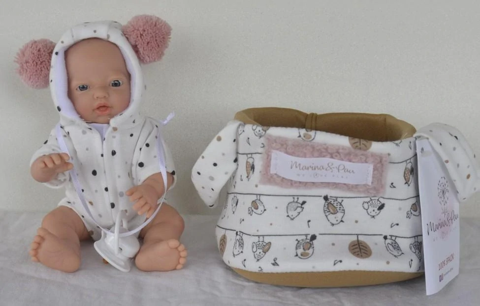Marina & Pau – miminko holčička Venuška 21 cm v přenosné tašce 