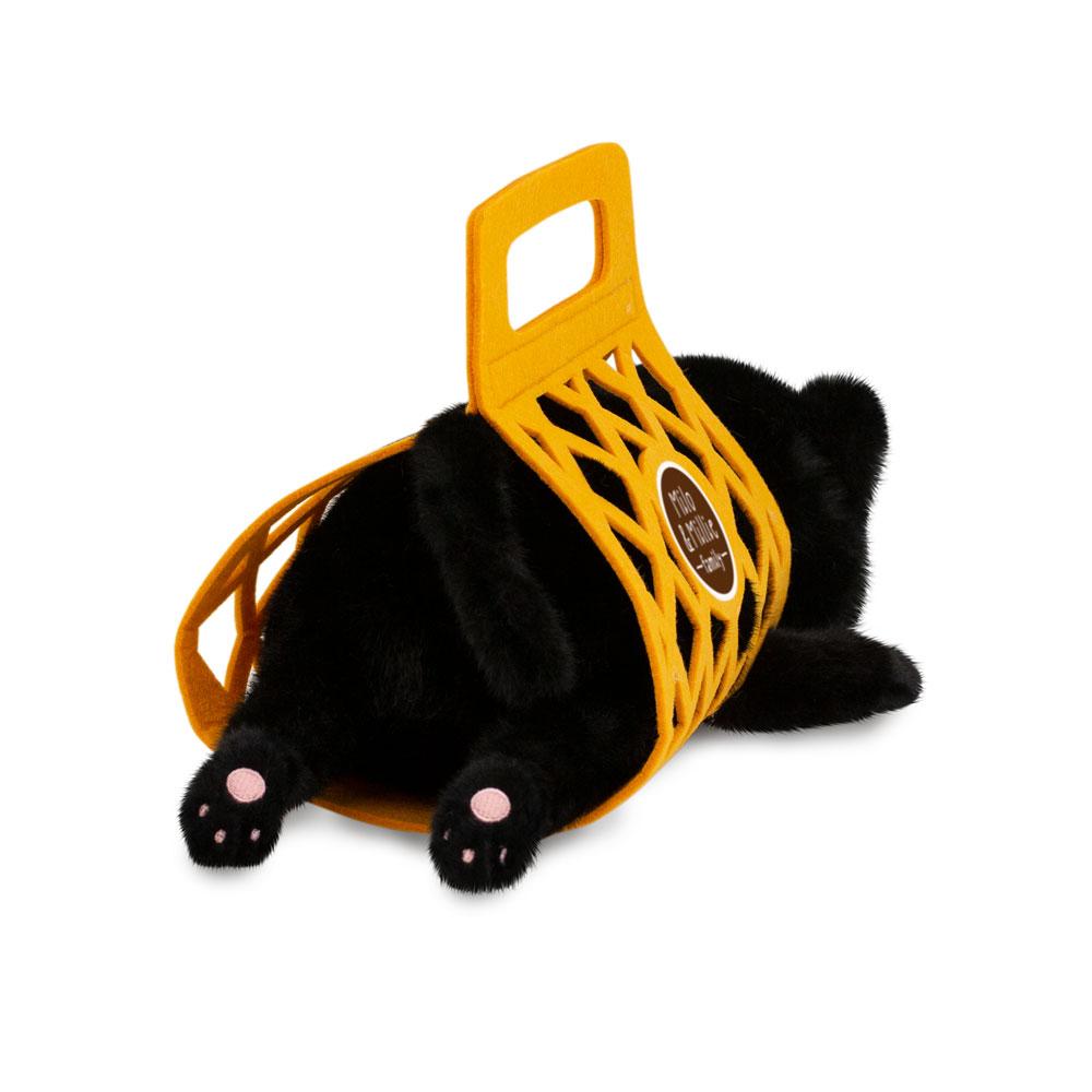 Černá kočička Milo v přepravce od firmy ORANGE TOYS