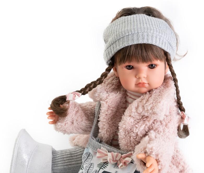 Realistická panenka  Bella  v zimním oblečku od firmy Antonio Juan ze Španělska