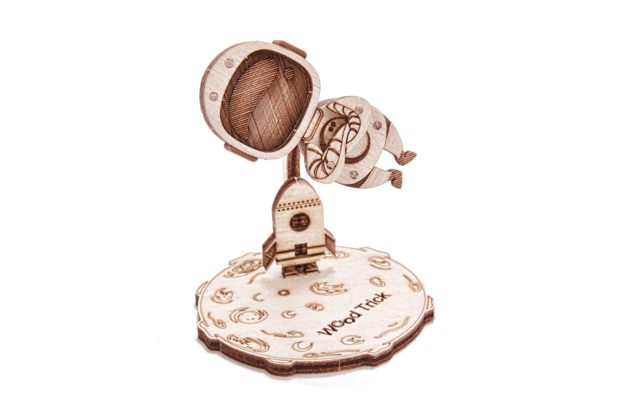Wood Trick "Kosmonaut" - "Woodik Astronaut" - 3D dřevěné mechanické puzzle