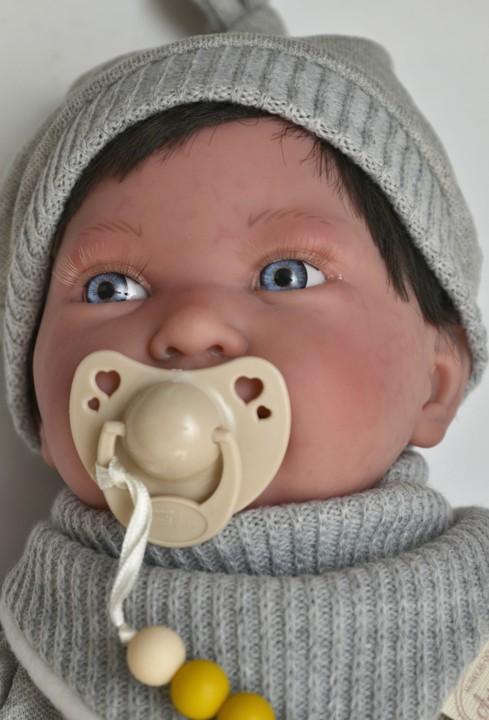 Reborn miminko - Sweet Reborn Pipo v teplákové soupravě od Antonio Juan