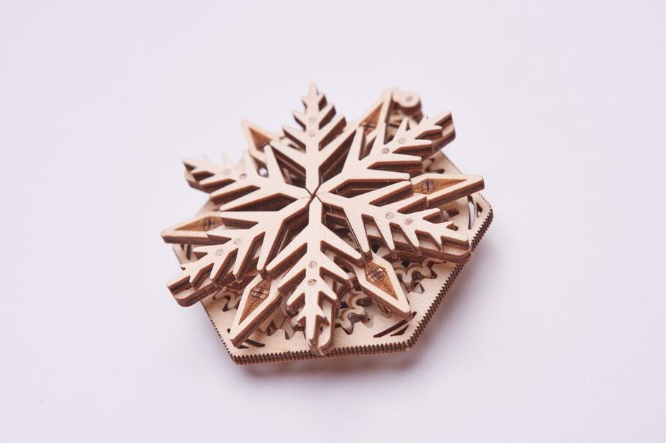 Wood Trick  "Sněhová vločka" - 3D dřevěné mechanické puzzle 
