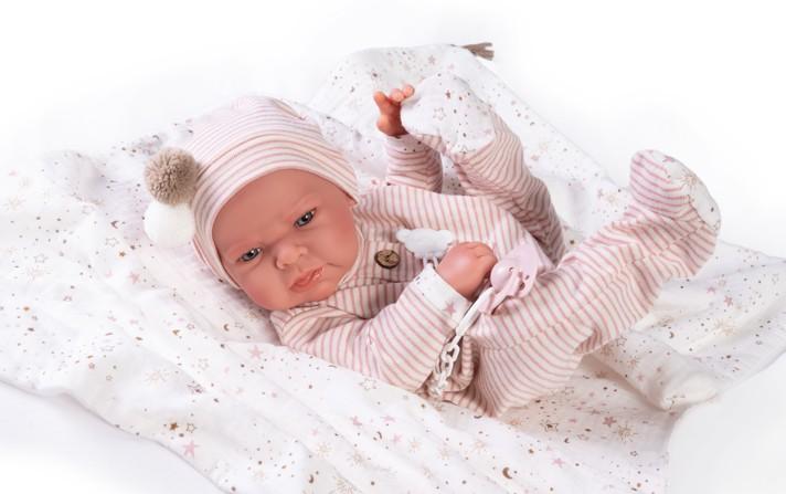 Miminko holčička Lea na dečce s hvězdičkami od firmy  Antonio Juan za Španělska
