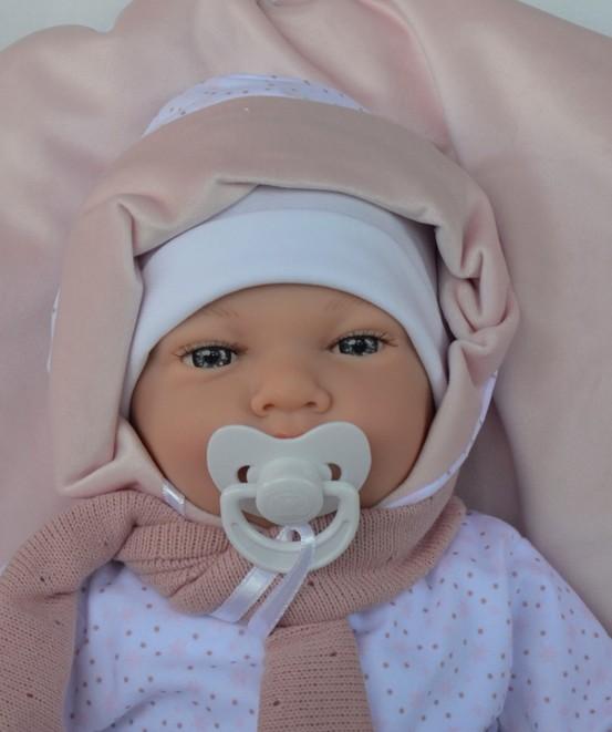 Realistické miminko Míša na růžovo-bílém polštářku od španělské firmy Marina & Pau