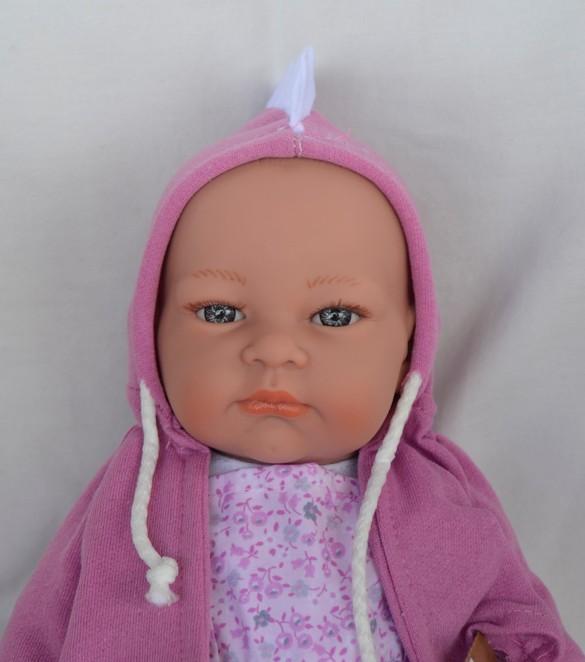 Realistické miminko - holčička - Menší Jenny ve fialové mikině s kapucí s kohoutem od firmy Lamagik