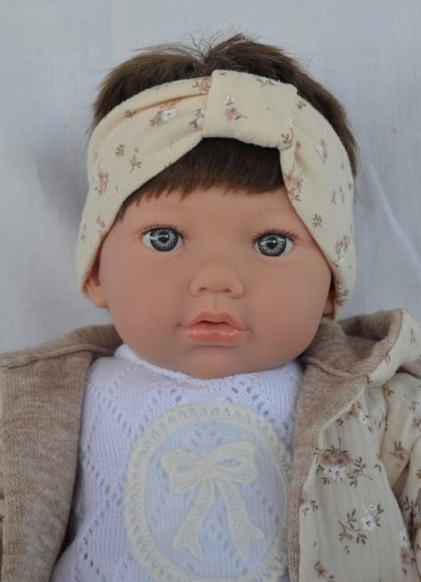 Reborn miminko Alina v bílém pleteném bodíčku od firmy Marina & Pau