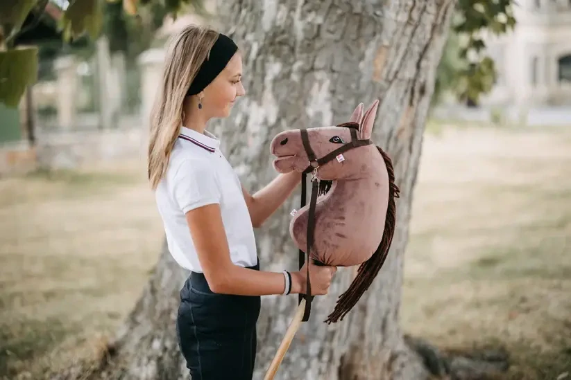 Rosie - tmavě hnědá hříva - dospělý kůň