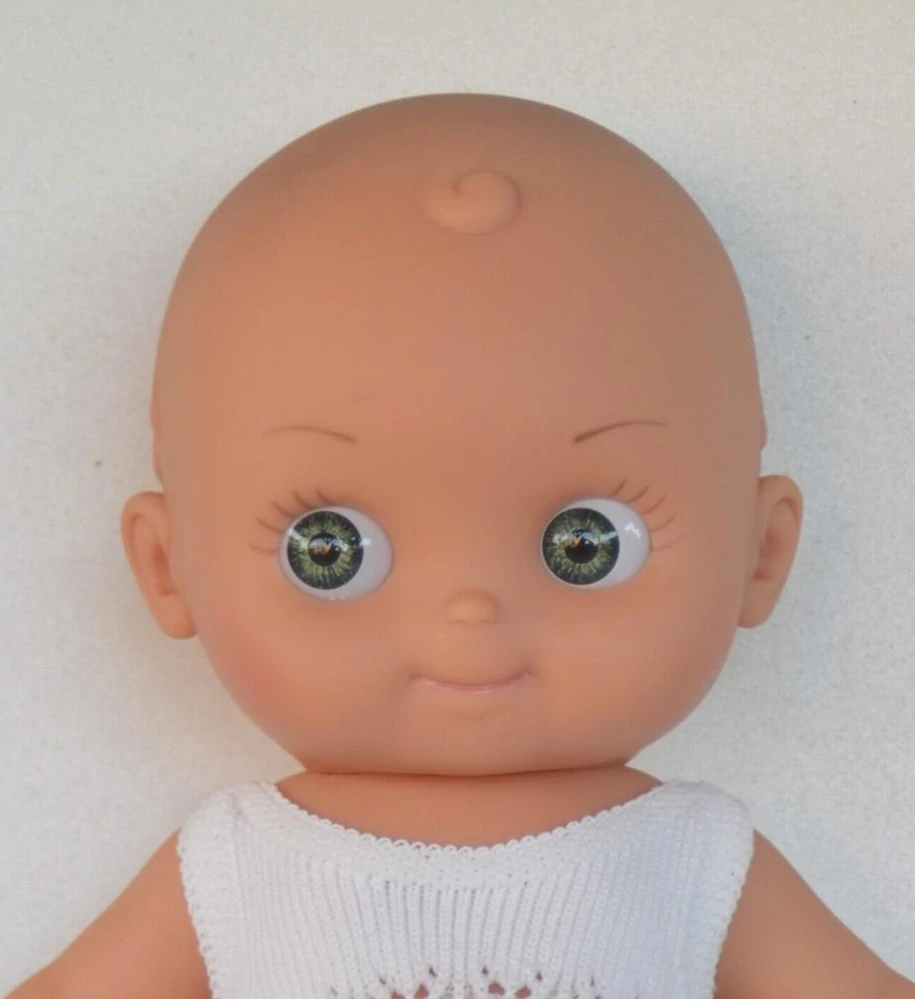 Panenka Mini Panchas- zelené oči - v bílém pyžámku ze Španělska