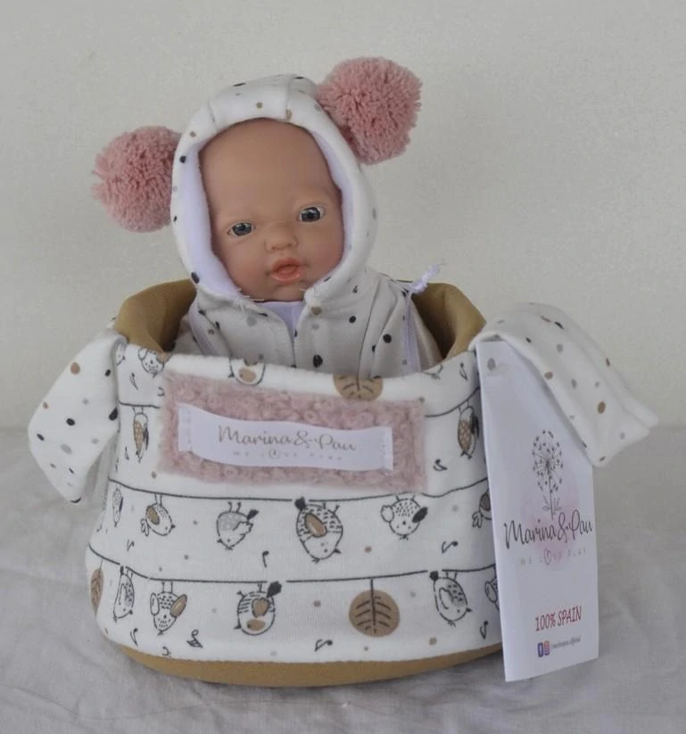 Marina & Pau – miminko holčička Venuška 21 cm v přenosné tašce 