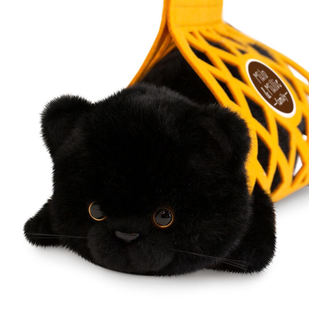 Černá kočička Milo v přepravce od firmy ORANGE TOYS