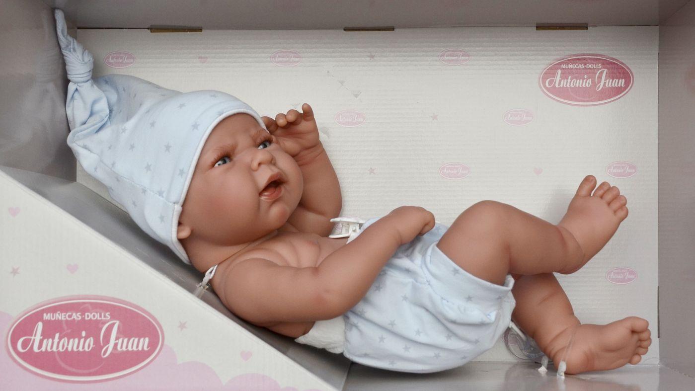 Realistické miminko - chlapeček Leo v modré čepičce od Antonio Juan