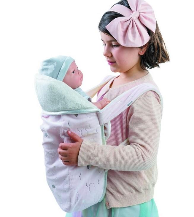 Realistické miminko Míša v přenosné tašce od španělské firmy Marina & Pau