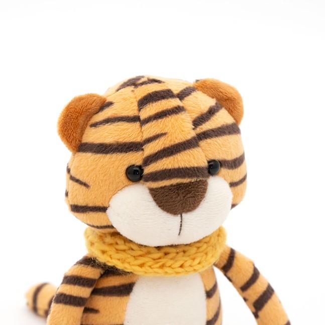 Tygřík Chip se žlutou šálou od firmy ORANGE TOYS - 15 cm