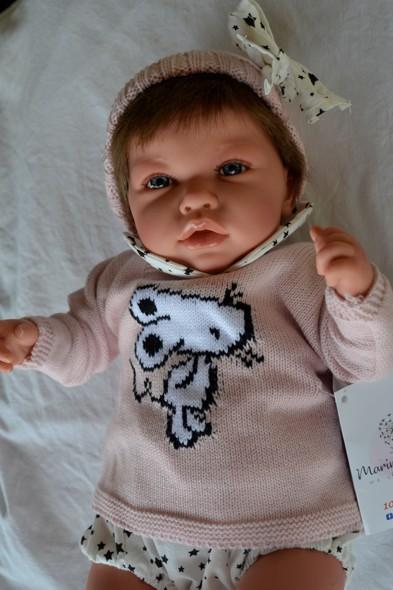 Reborn miminko Ane ve svetru s myškou od firmy Marina & Pau