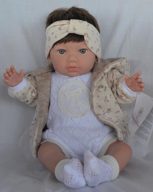 Reborn miminko Alina v bílém pleteném bodíčku od firmy Marina & Pau