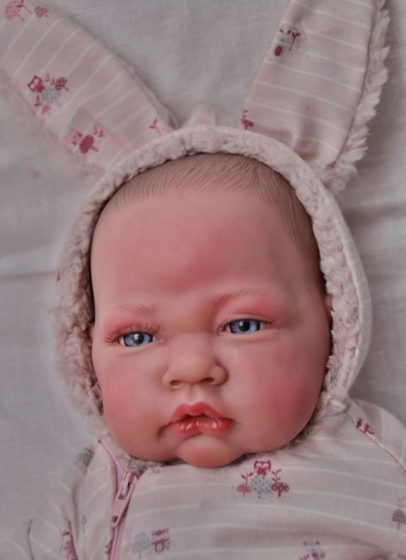 Reborn miminko - Sweet Reborn v zajíčkové kombinéze od Antonio Juan