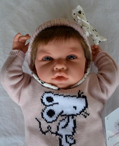 Reborn miminko Ane ve svetru s myškou od firmy Marina & Pau