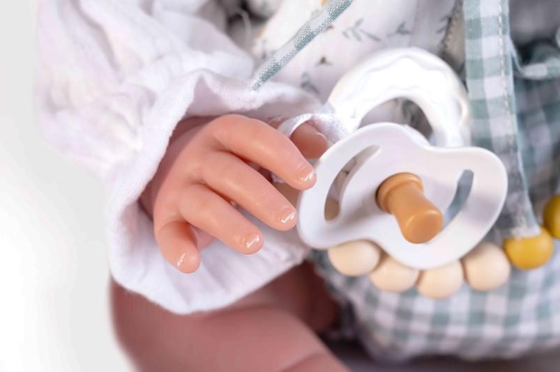 Reborn miminko - Sweet Reborn Carla v modrobílém oblečku od Antonio Juan