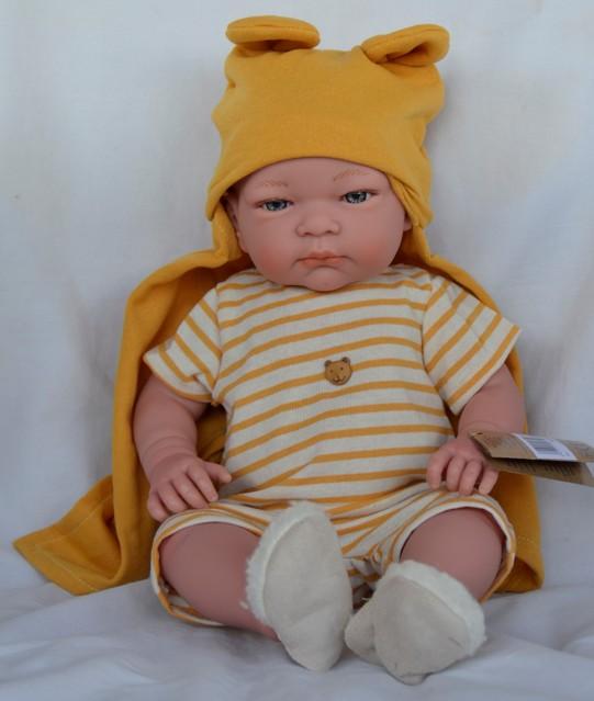 Realistické miminko - chlapeček - John v pruhovaném oblečku od firmy Lamagik