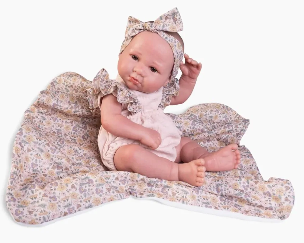 Reborn miminko - Sweet Reborn Luca na květované dečce od Antonio Juan