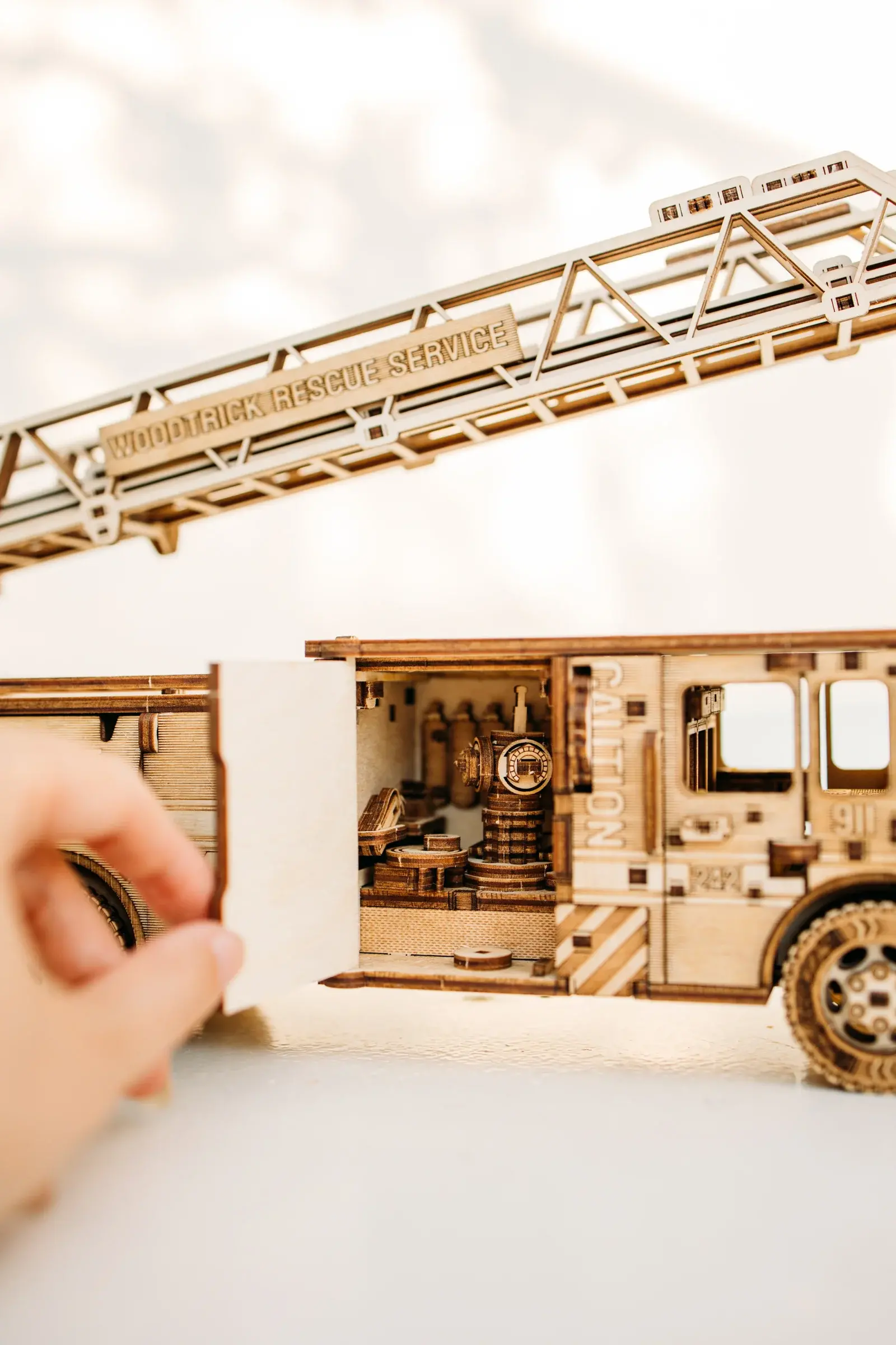 Wood Trick "Hasičské auto" - 3D dřevěné mechanické puzzle