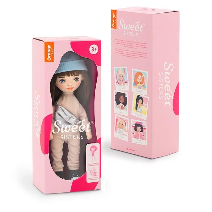 Panenka Sophie v béžové teplákové soupravě od firmy ORANGE TOYS