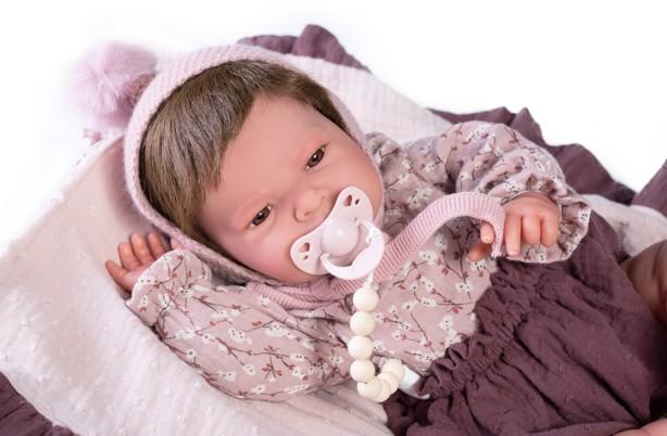 Reborn miminko - Sweet Reborn Lea na vínové dečce od Antonio Juan