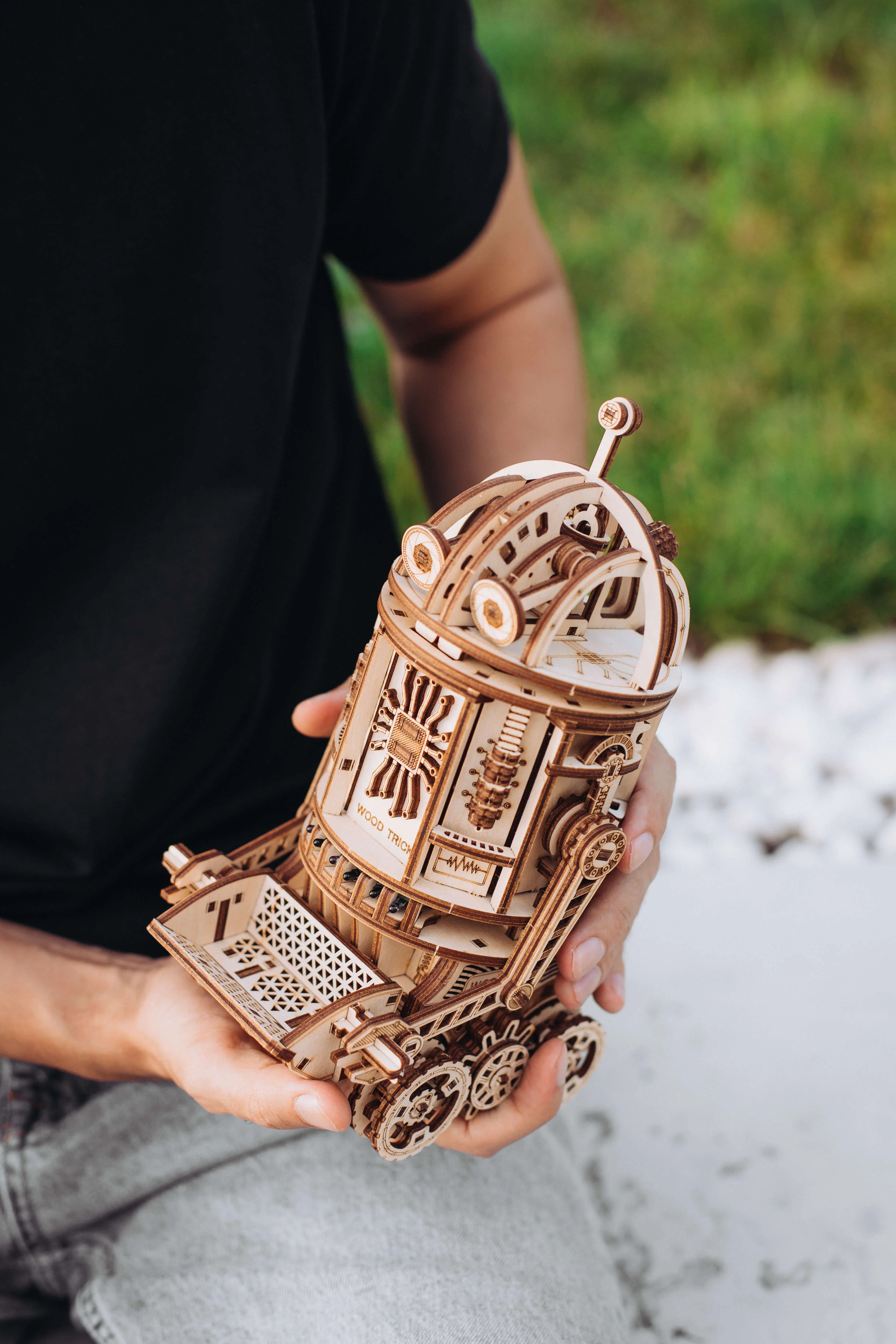 Wood Trick  "Robot na odpadky" - 3D dřevěné mechanické puzzle 