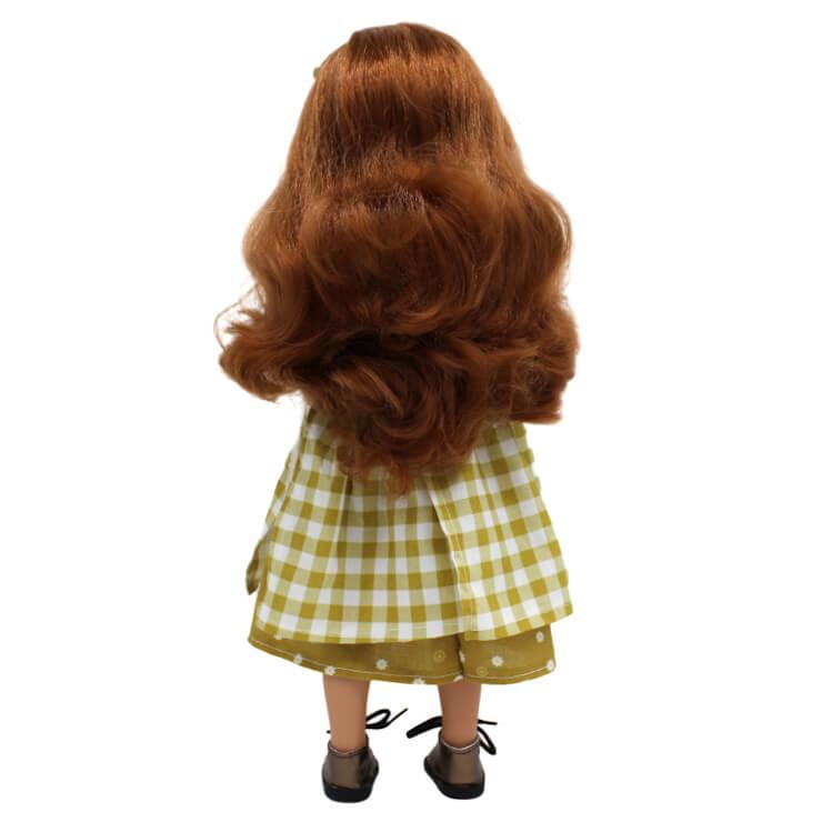 Panenka Mari´s v puntíkových šatech hořčicové barvy od firmy Folk Artesanía