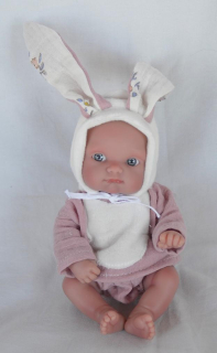 Antonio Juan – panenka holčička Mufly převlečená za zajíčka 