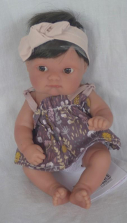 Realistická panenka - holčička - černovlasá Mufly v tmavě fialových šatičkách od Antonio Juan